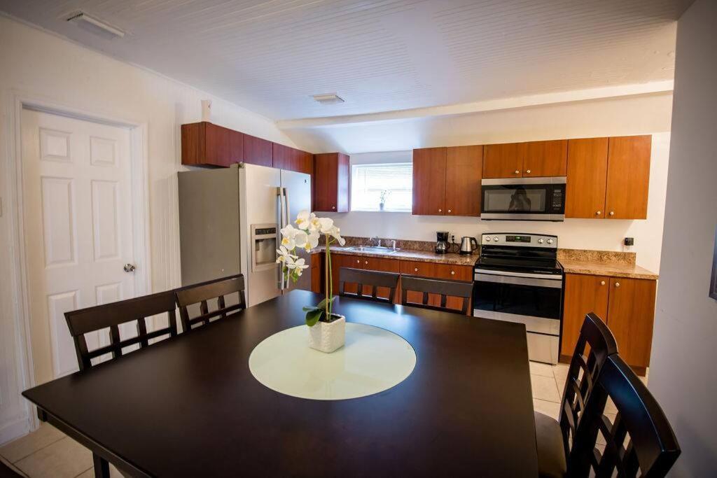 3 Bedroom Miami Home 15 Minutes To The Beach Kültér fotó