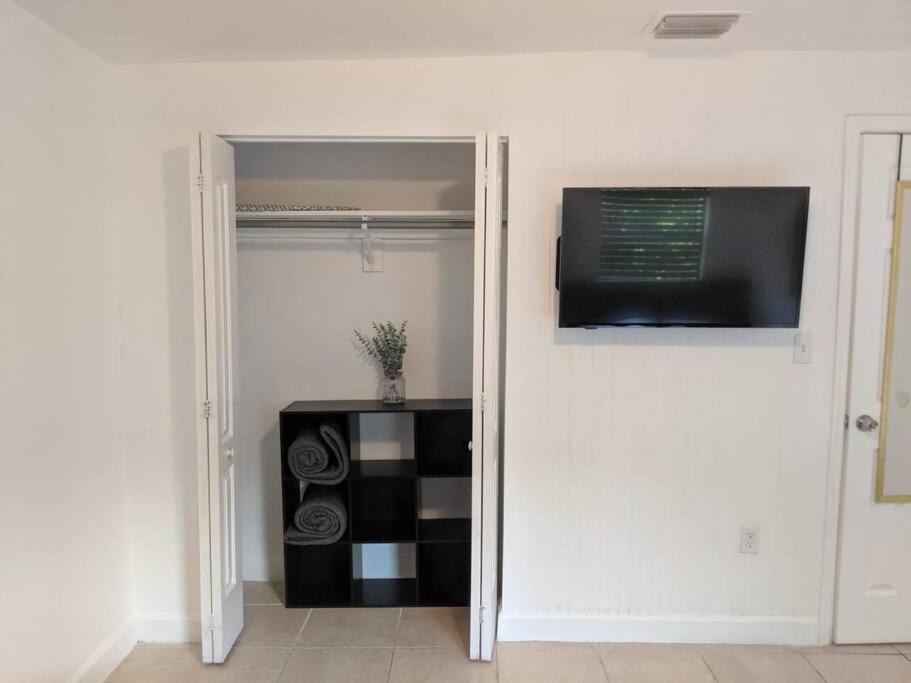 3 Bedroom Miami Home 15 Minutes To The Beach Kültér fotó