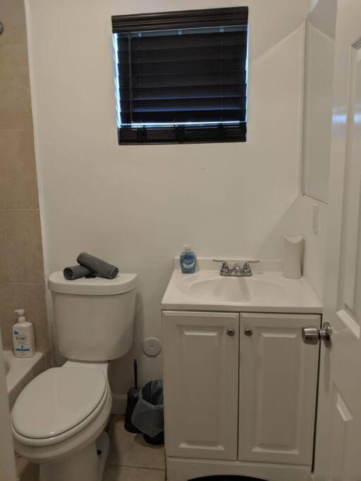 3 Bedroom Miami Home 15 Minutes To The Beach Kültér fotó