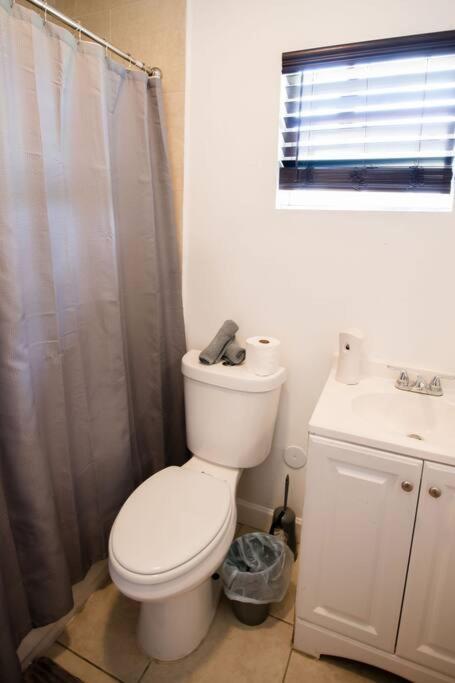 3 Bedroom Miami Home 15 Minutes To The Beach Kültér fotó